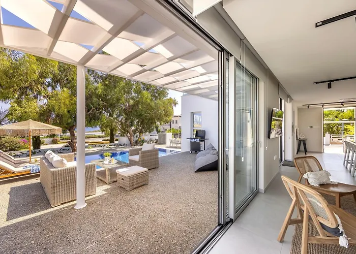 Leomi Seaview Villa *