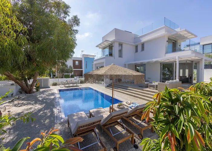 Leomi Seaview Villa *