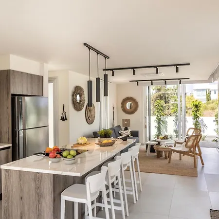 Leomi Seaview * Протарас