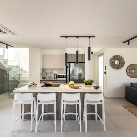 Leomi Seaview * Протарас