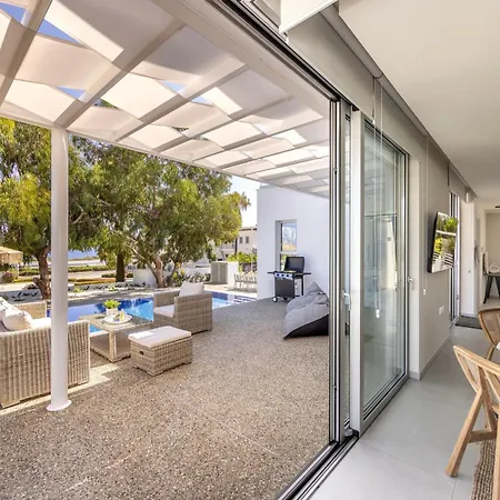 Leomi Seaview Villa *