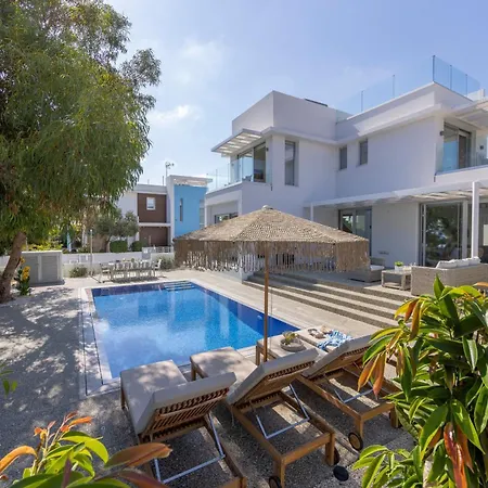 Leomi Seaview Villa *