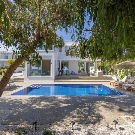 Leomi Seaview Villa *