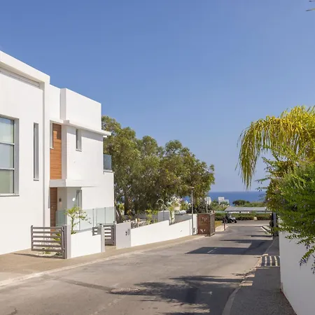 Leomi Seaview Villa *