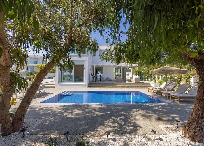 Leomi Seaview Villa *